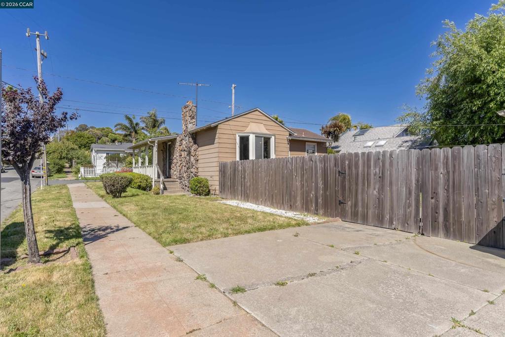 main property photo 45