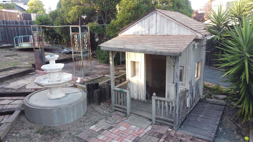 main property photo 60