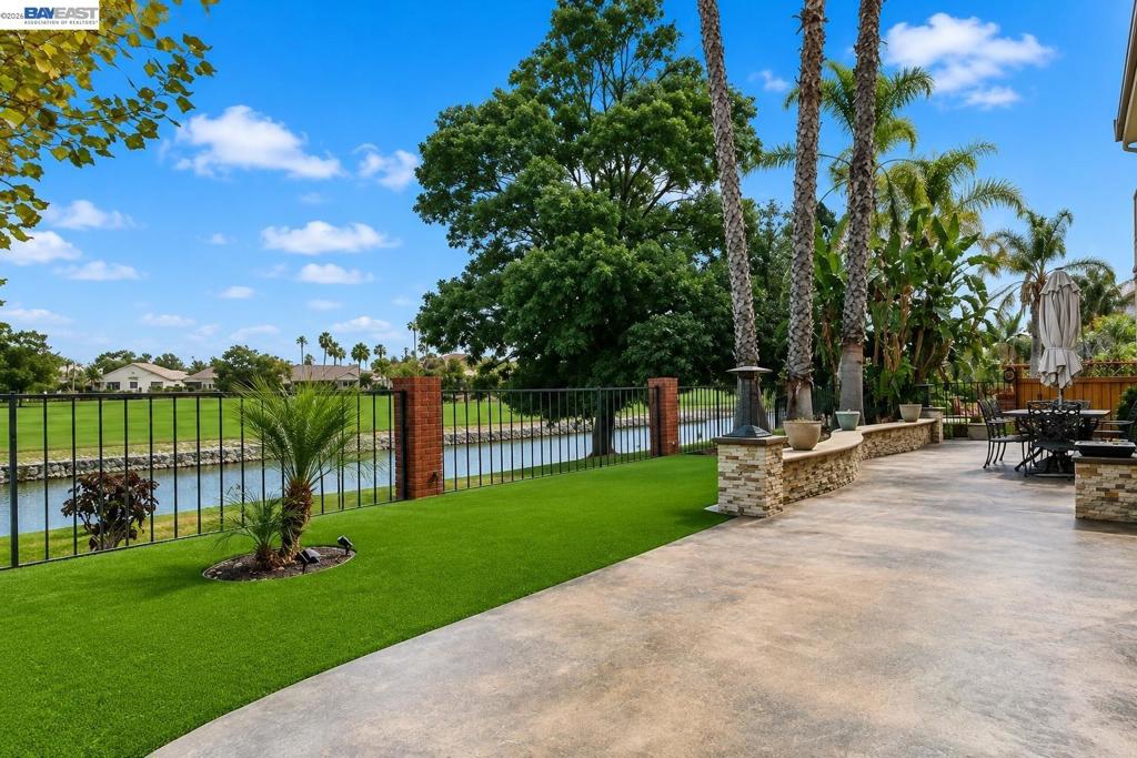 main property photo 50