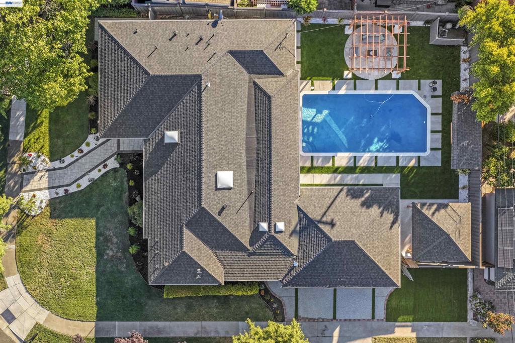 main property photo 50