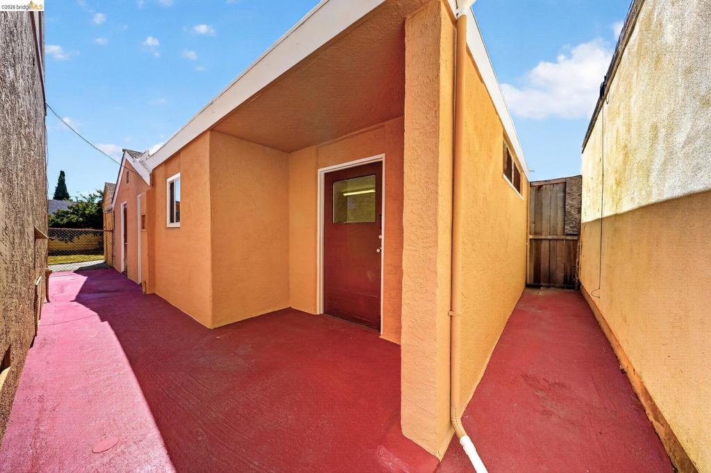 main property photo 41