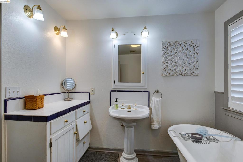 main property photo 90