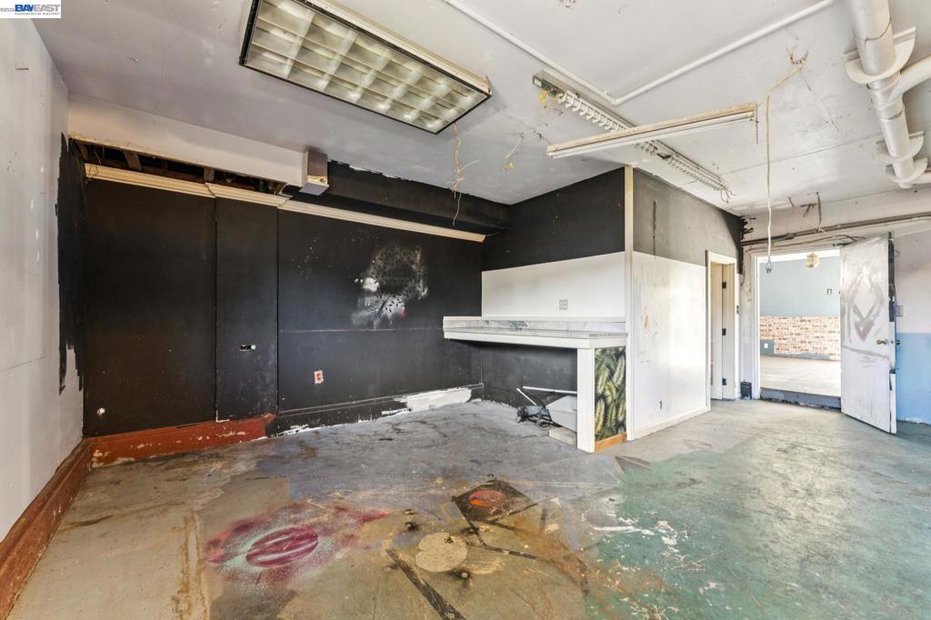 main property photo 90