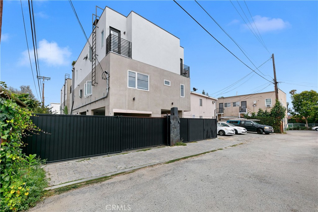 main property photo 40