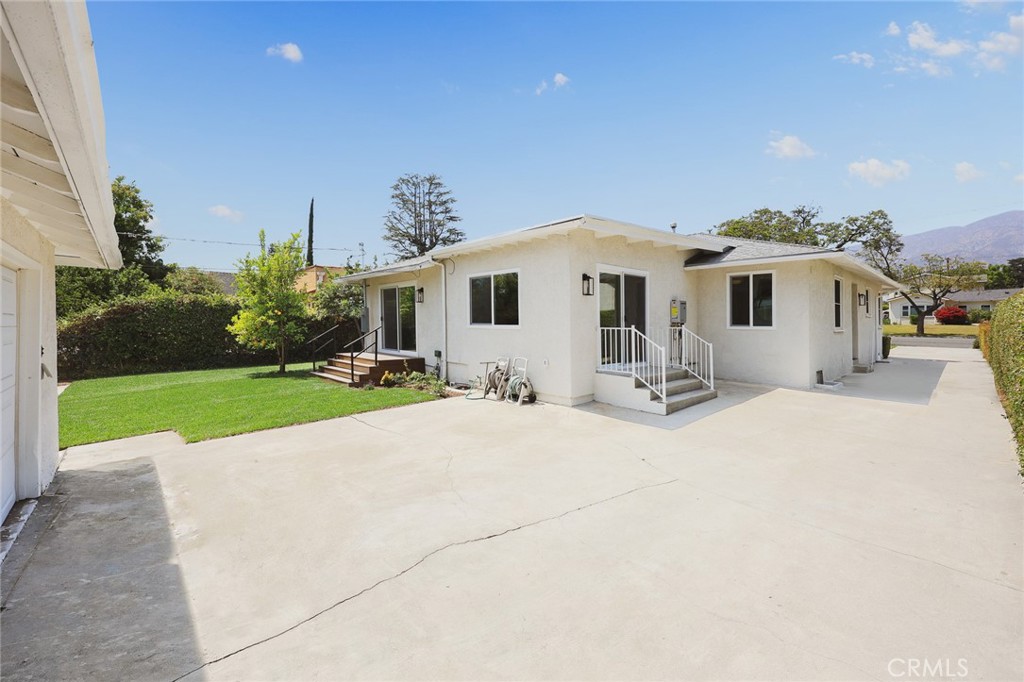 main property photo 28
