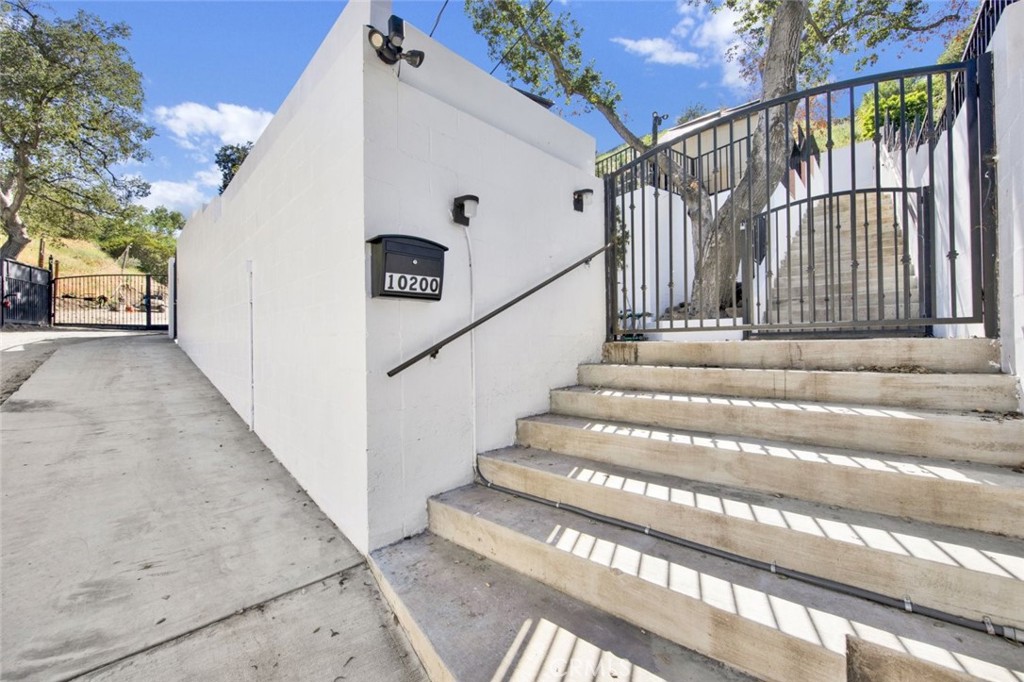 main property photo 25