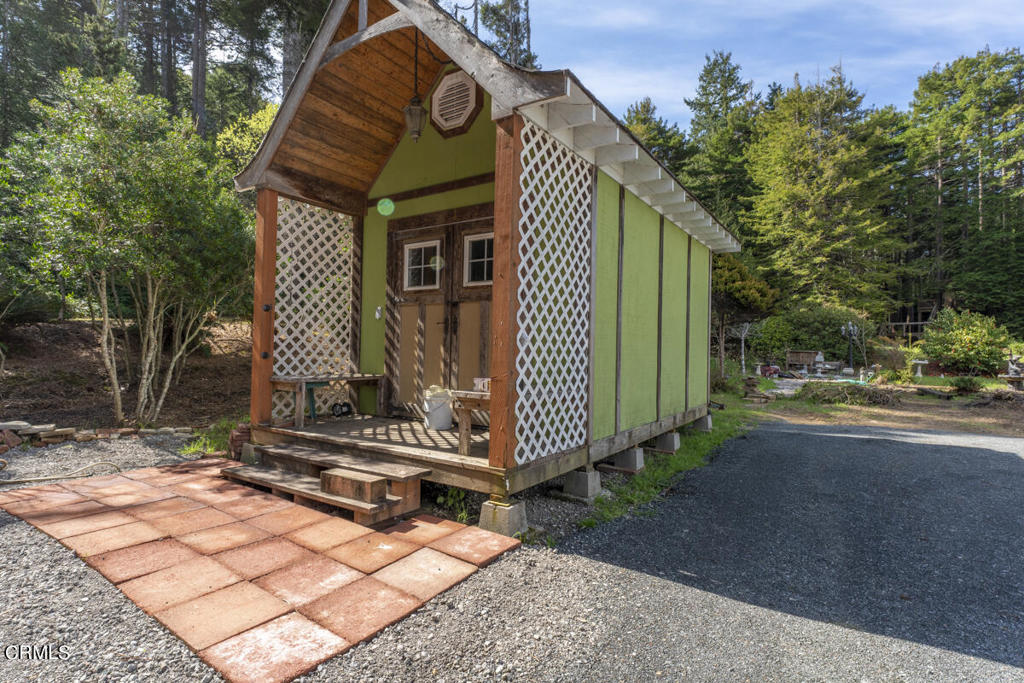 main property photo 40
