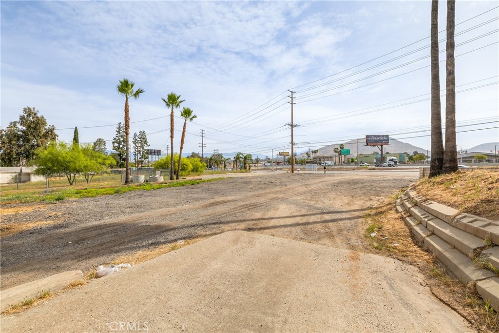 main property photo 14
