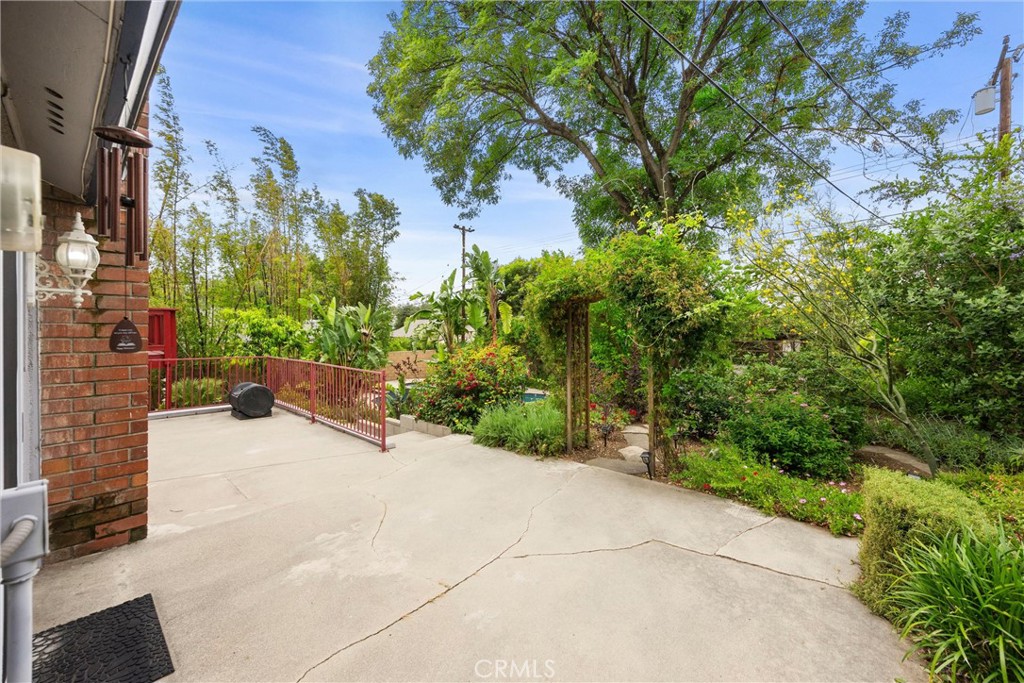 main property photo 50
