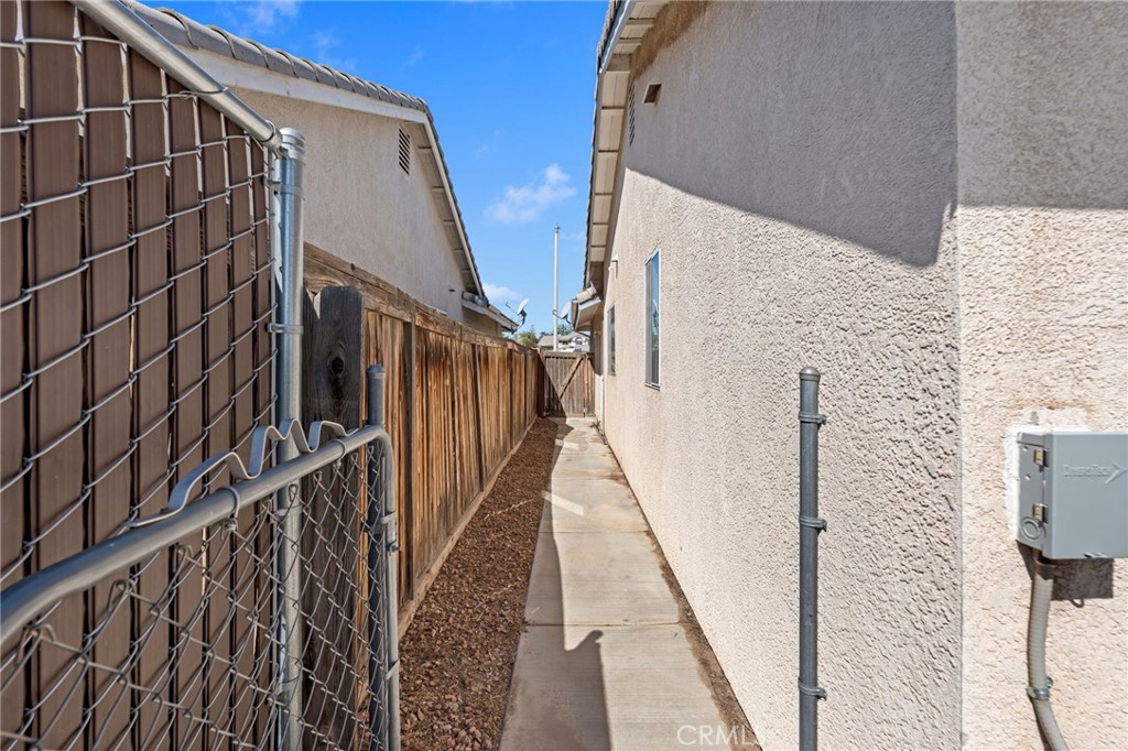 main property photo 28