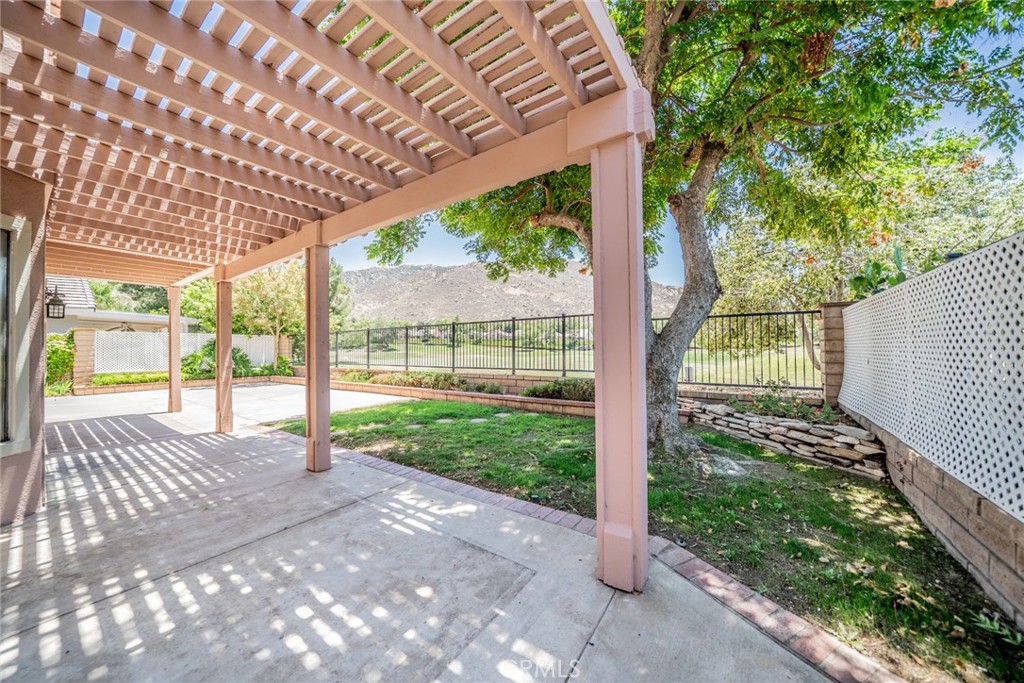 main property photo 40