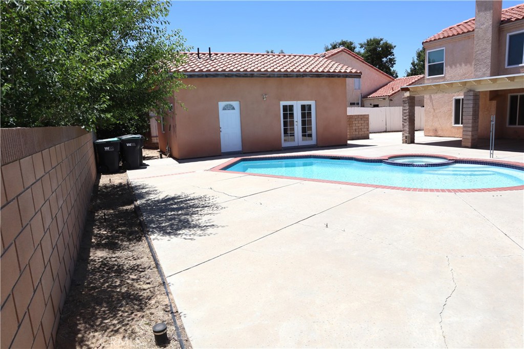 main property photo 11