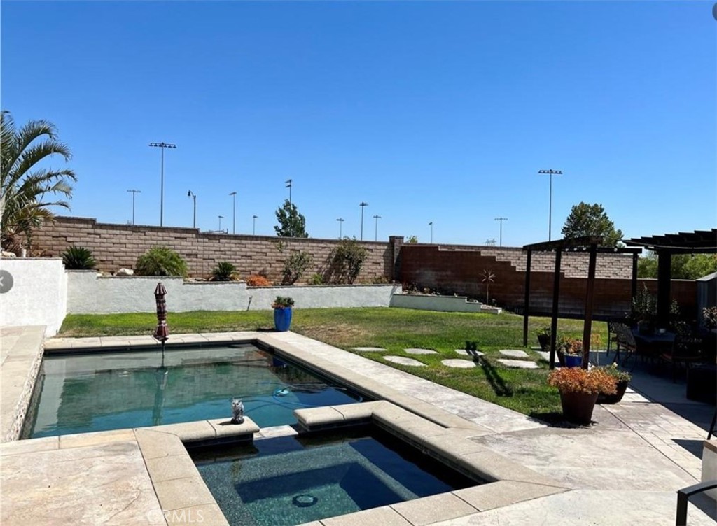 main property photo 13