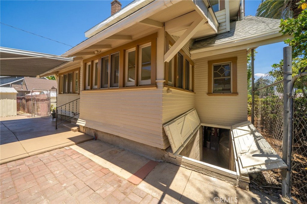 main property photo 28