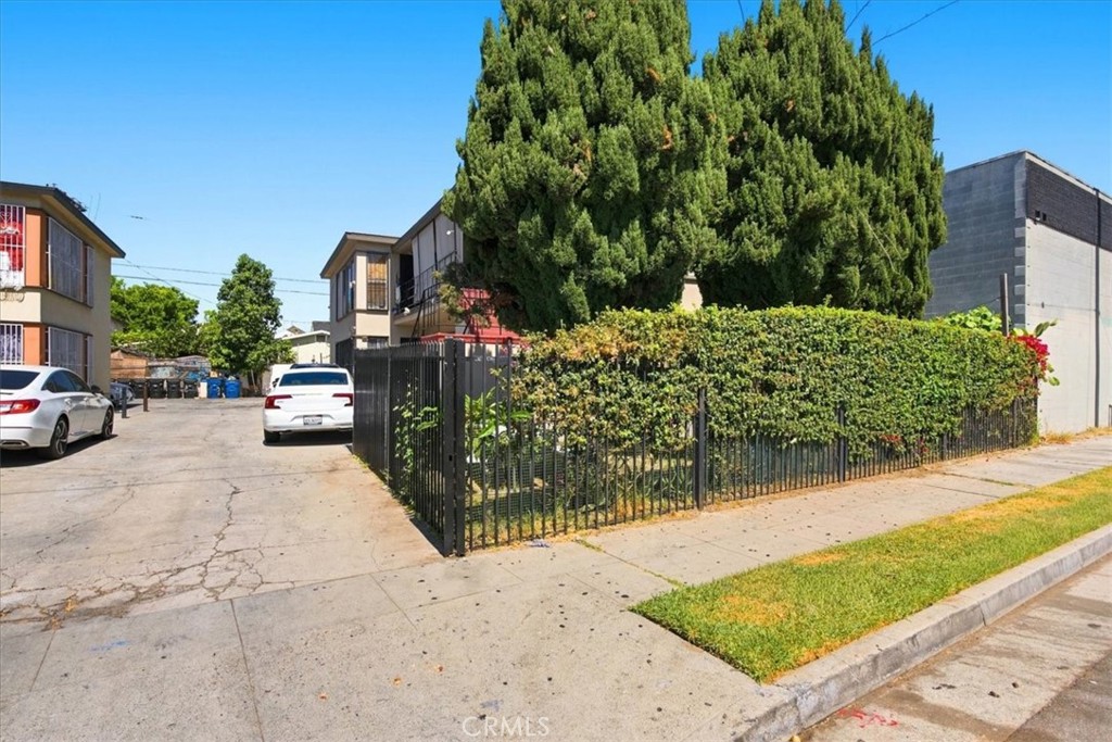 main property photo 28