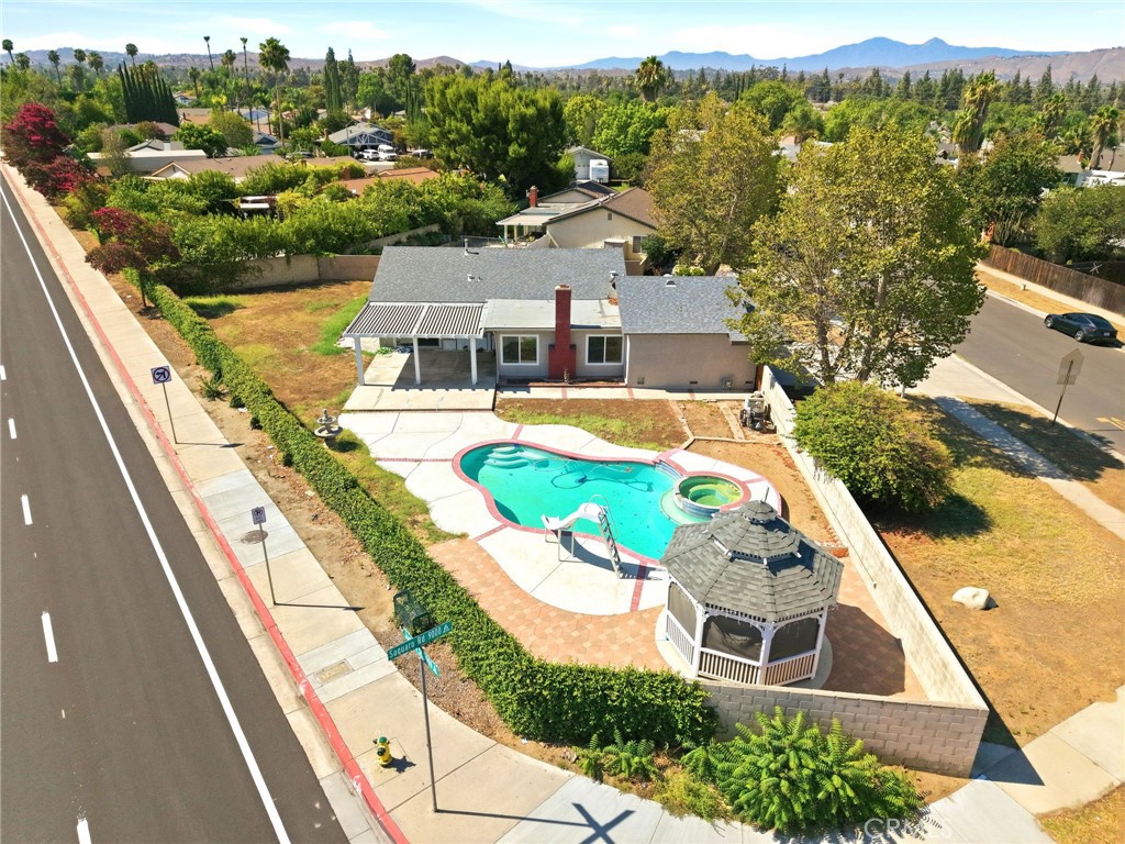 main property photo 50