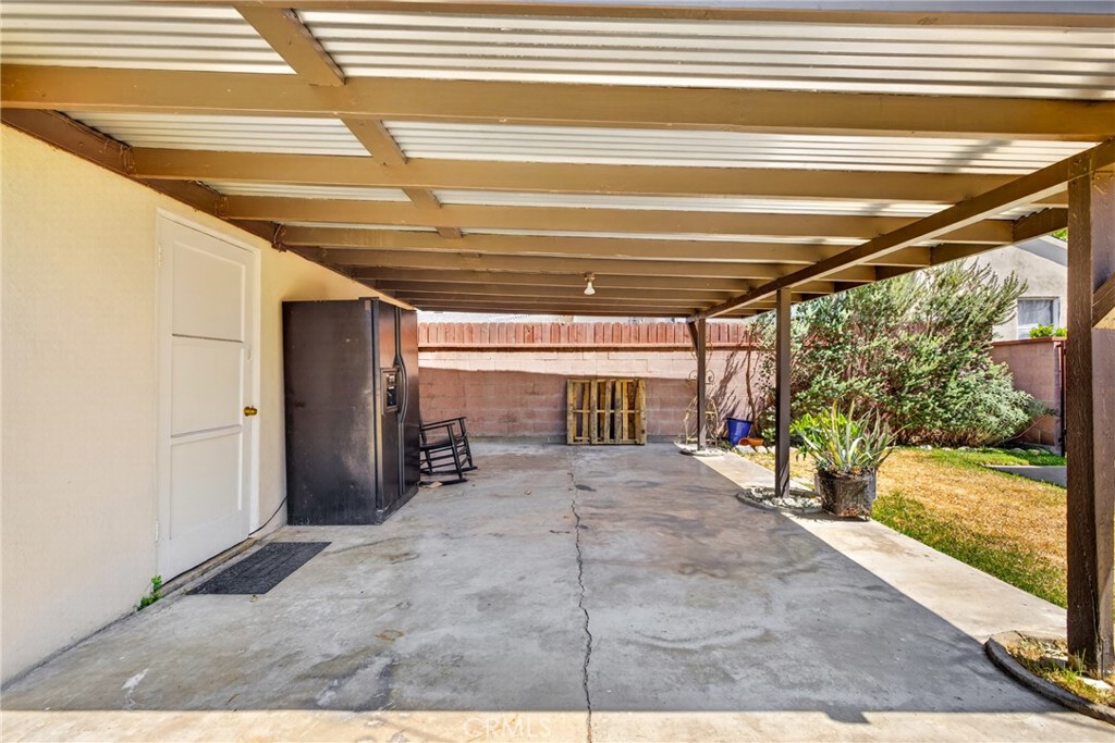 main property photo 28