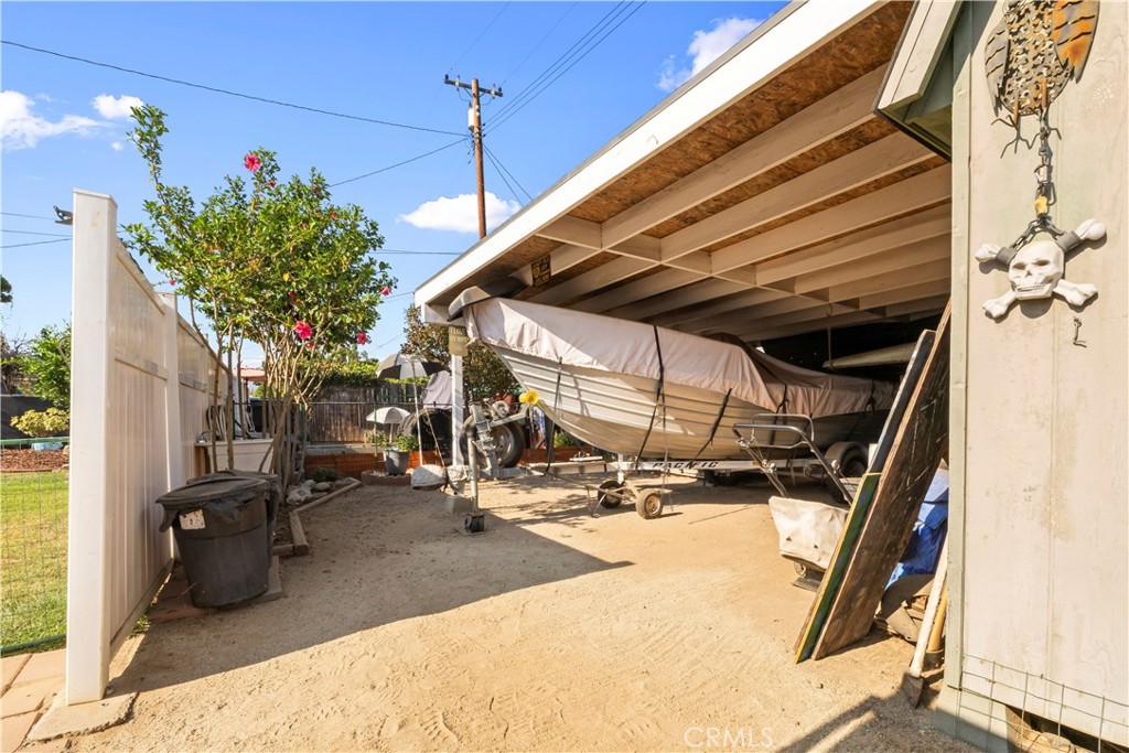 main property photo 40