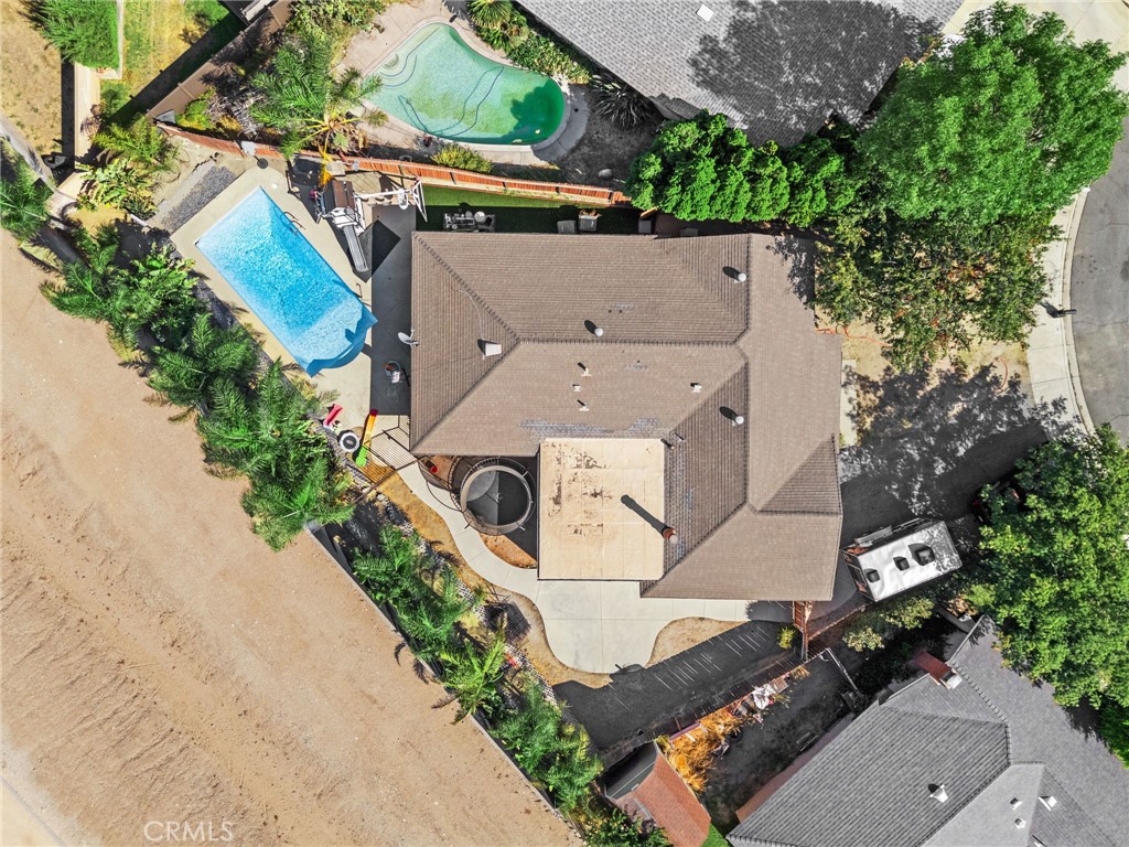 main property photo 23