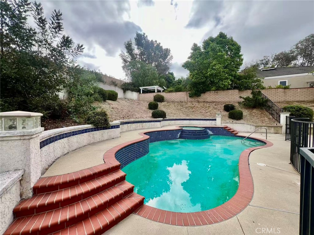 main property photo 6