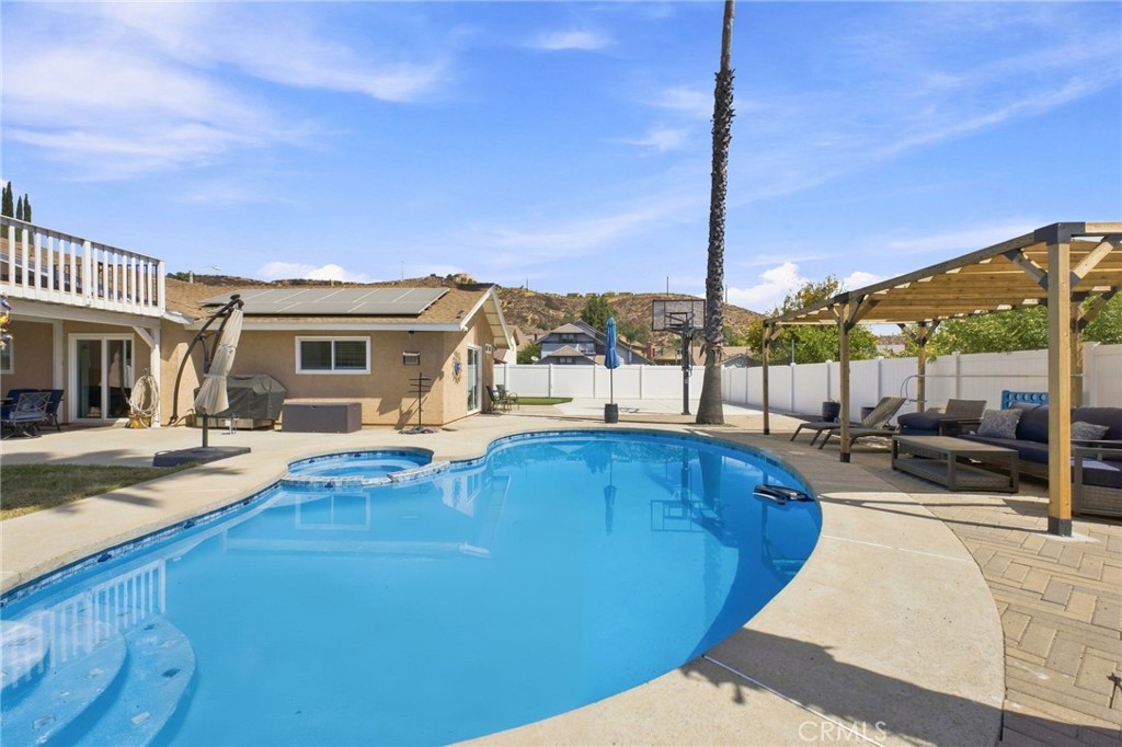 main property photo 30