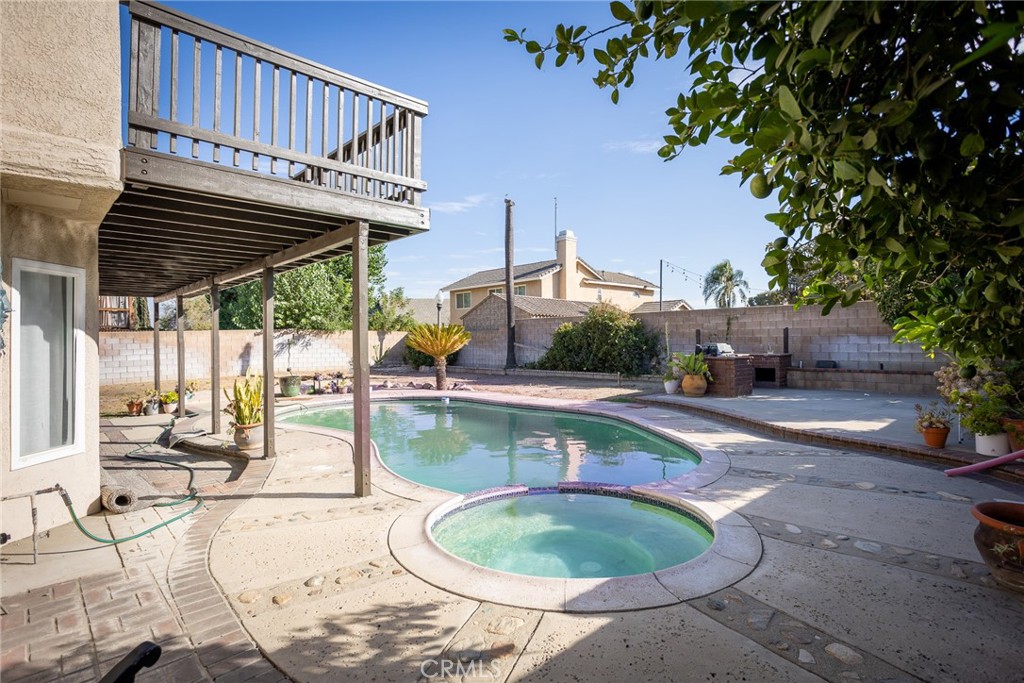 main property photo 25