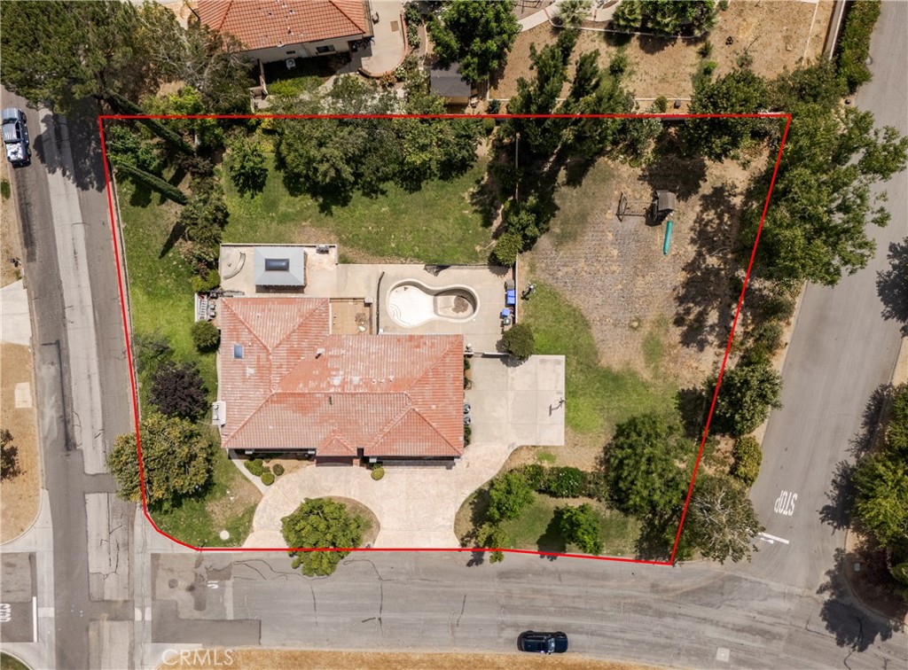main property photo 23
