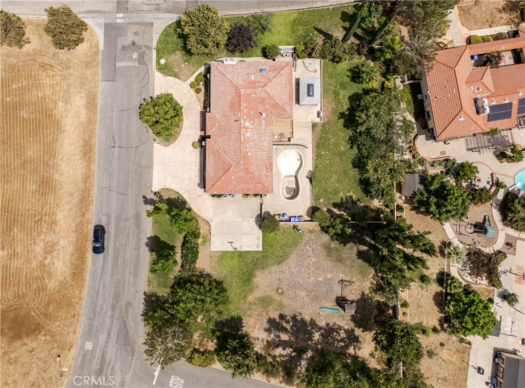 main property photo 25