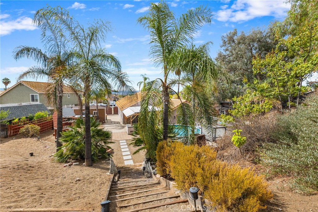 main property photo 28