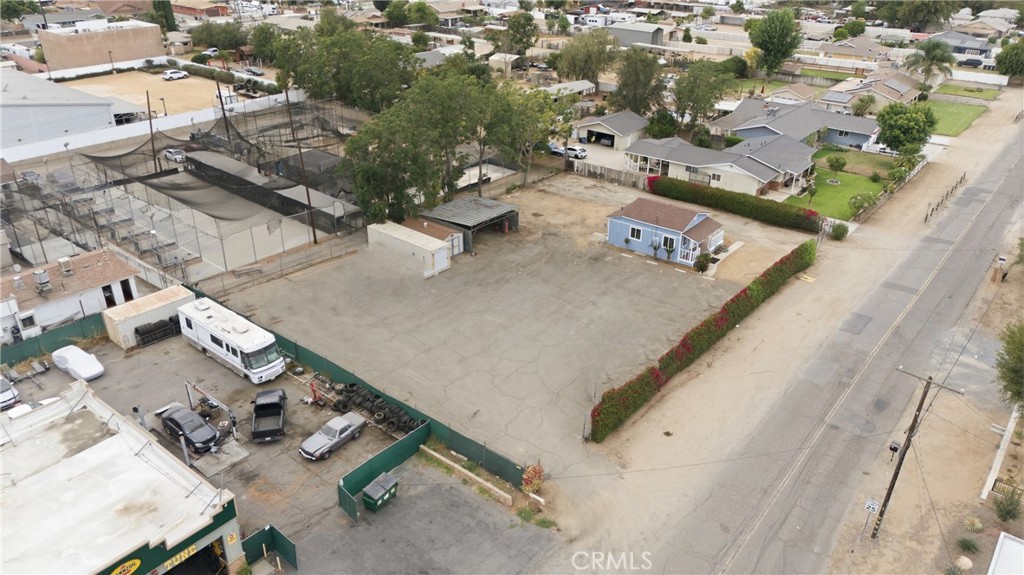 main property photo 28