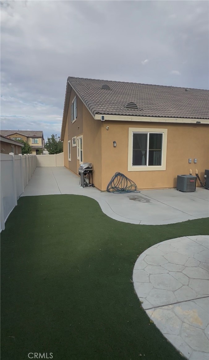 main property photo 28