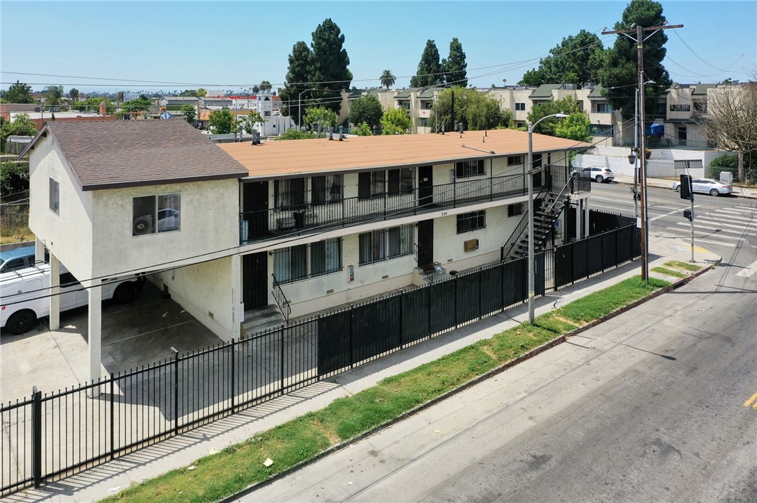 main property photo 31