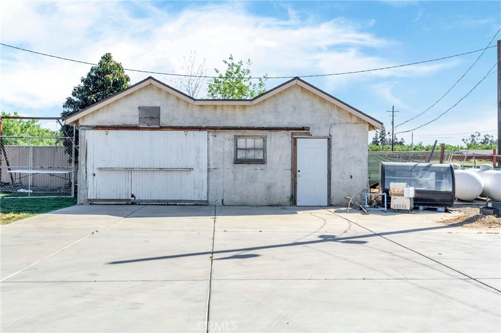 main property photo 40