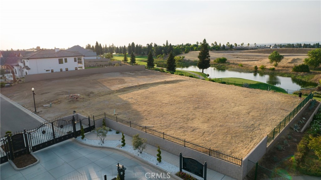 main property photo 11
