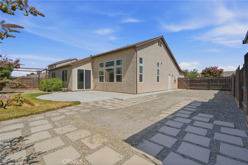 main property photo 40