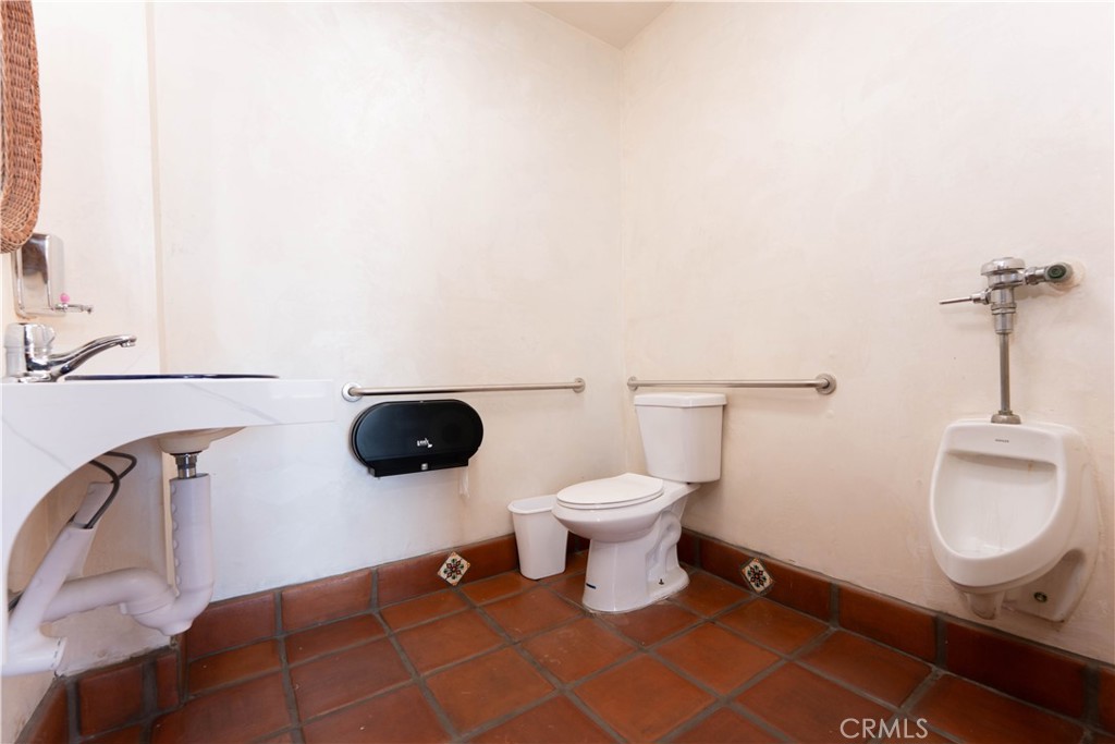 main property photo 24
