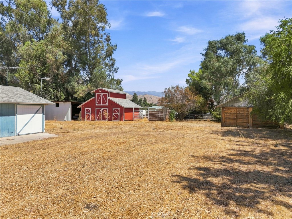 main property photo 10