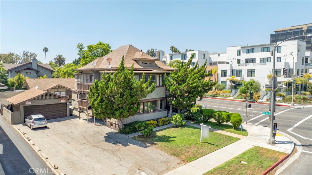main property photo 30