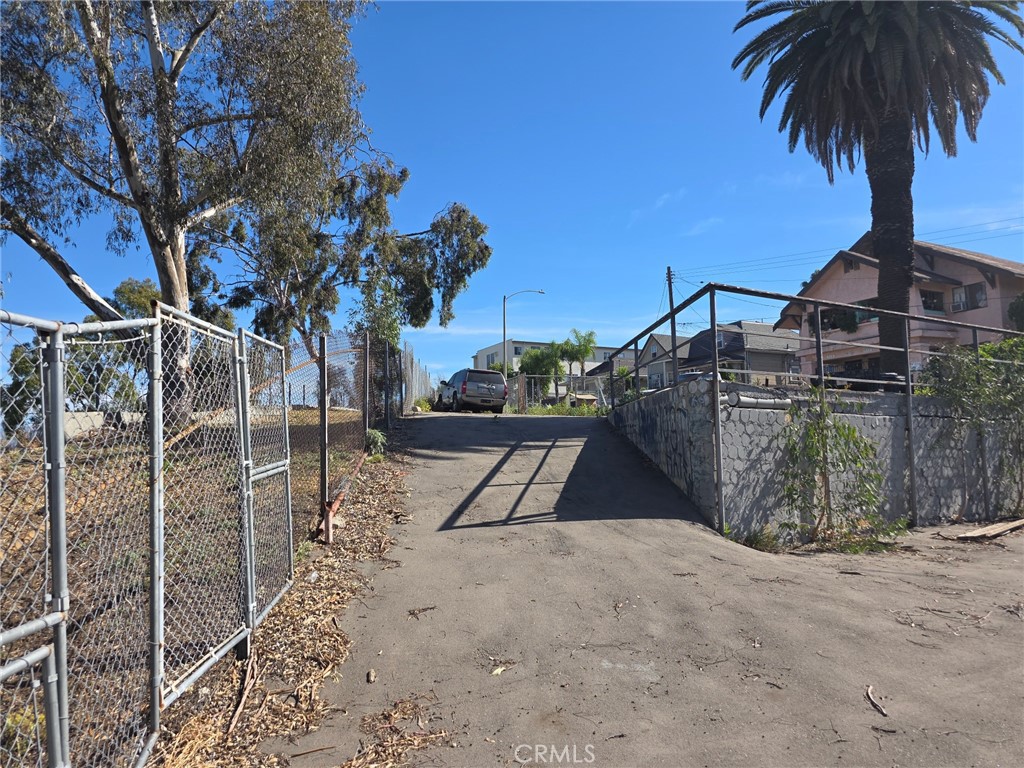 main property photo 30