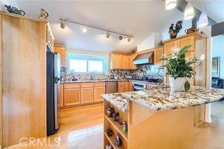main property photo 12
