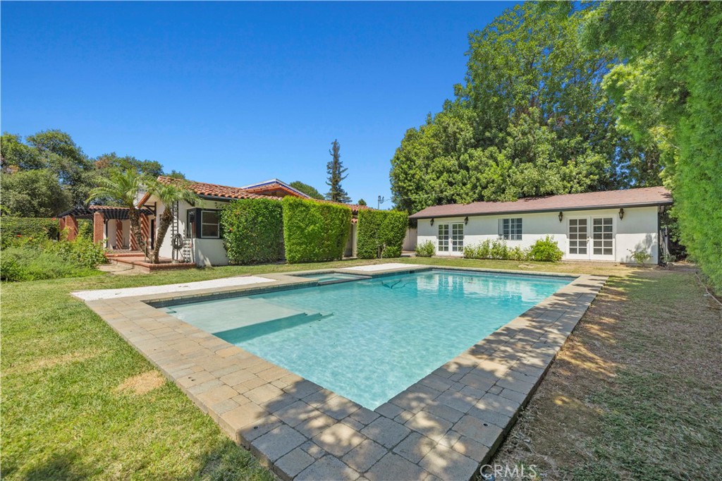 main property photo 50