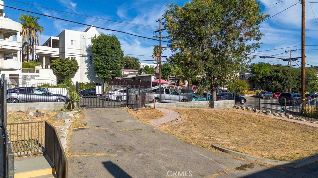 main property photo 11