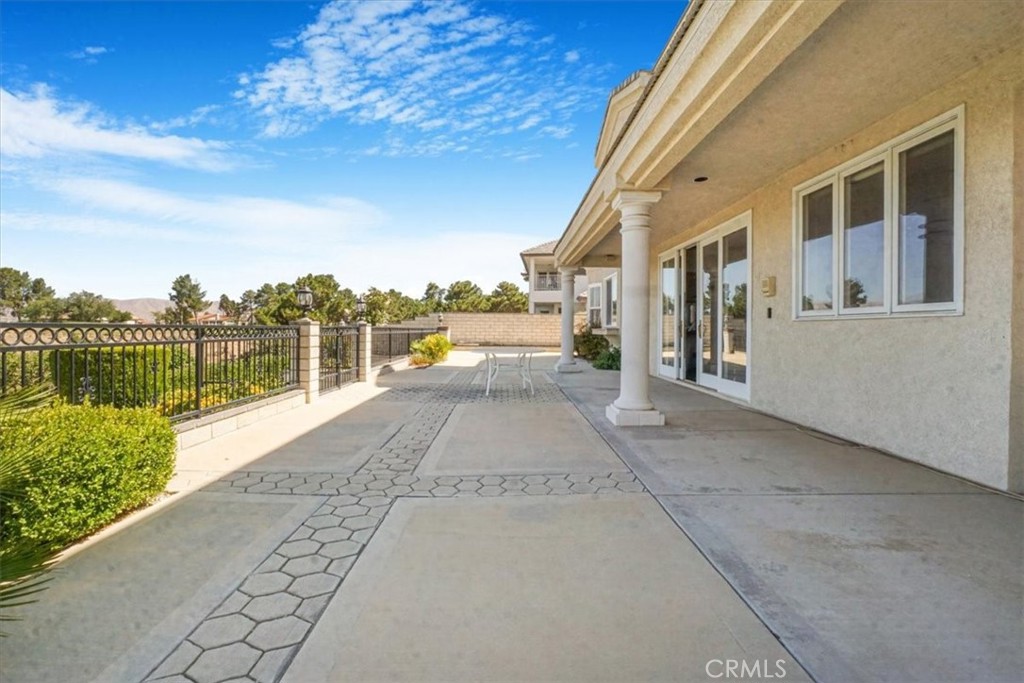 main property photo 11