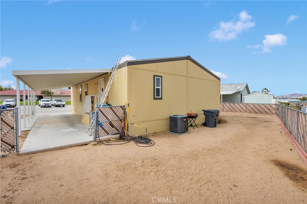 main property photo 28
