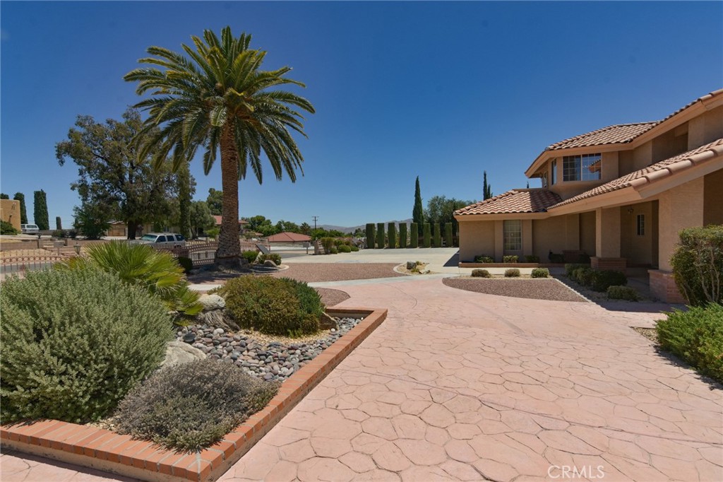 main property photo 3