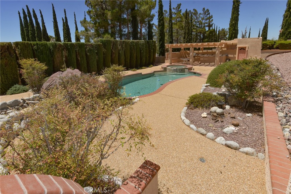main property photo 40