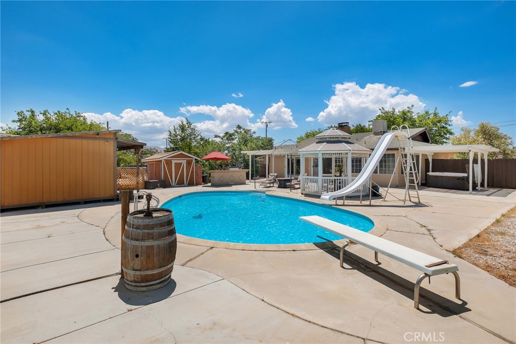 main property photo 40