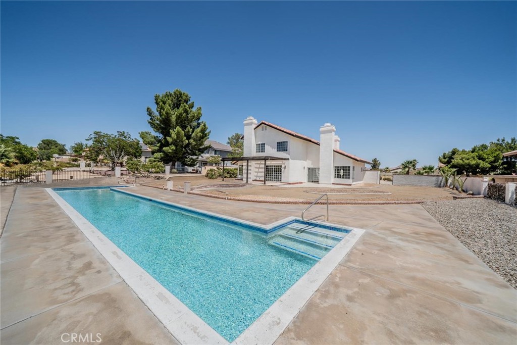 main property photo 5