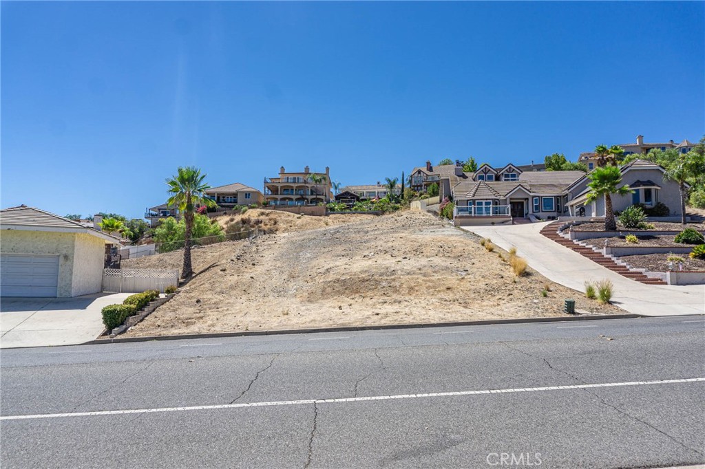 main property photo 10