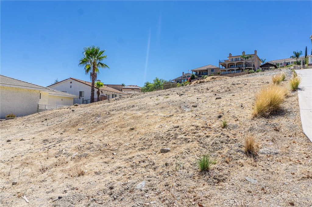 main property photo 13